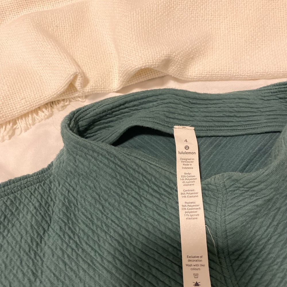 Lululemon green pullover size 4